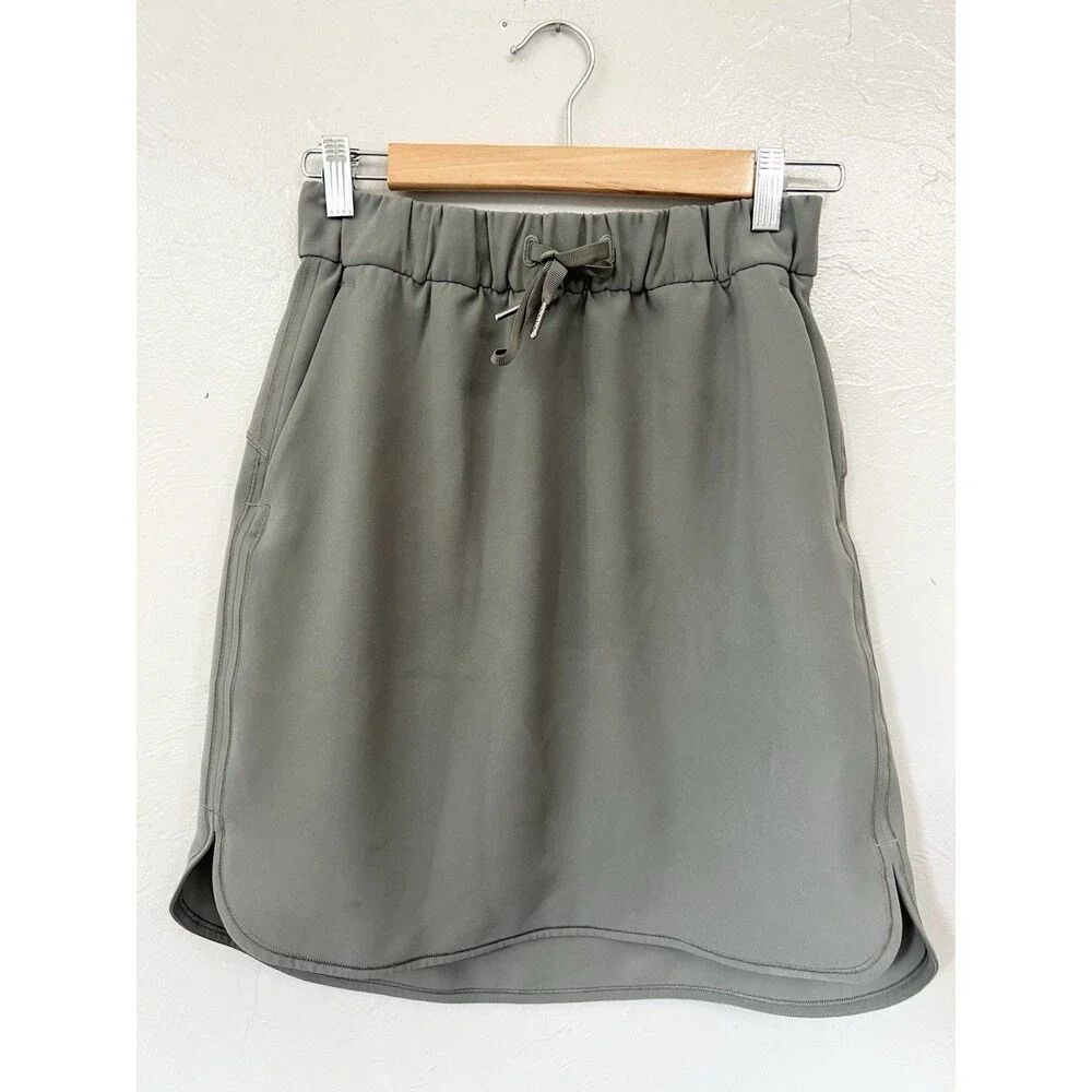 LULULEMON On The Fly Skirt Woven Size 6 Green Gray Sage GREEN Drawstring TRAVEL
